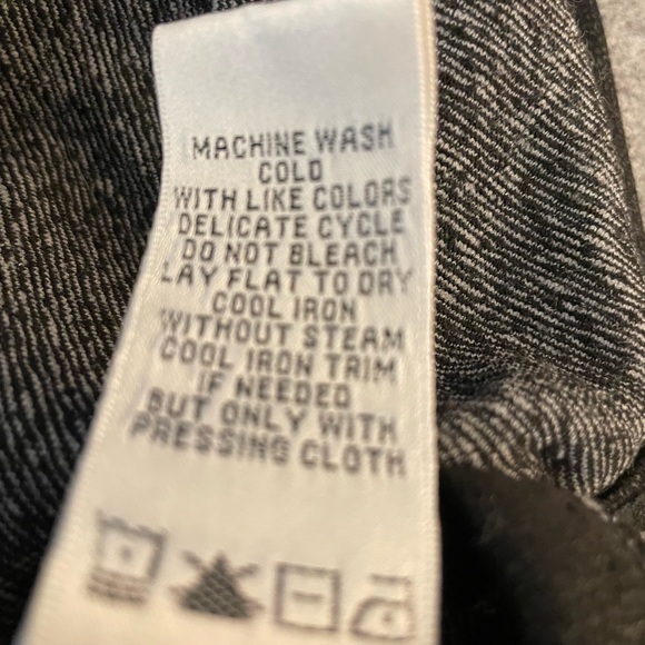 Sophie Max Black Color with White Thread Design
Size medium - Picture 6 of 6